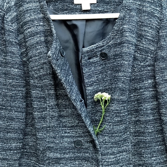 Modest tweed jacket. - Picture 4 of 12